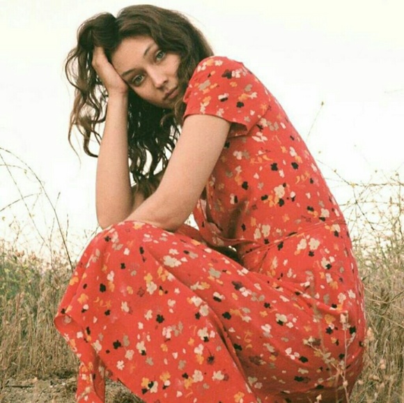 🌼SUMMER CLEARANCE🌼 Red floral wrap dress - Picture 3 of 8